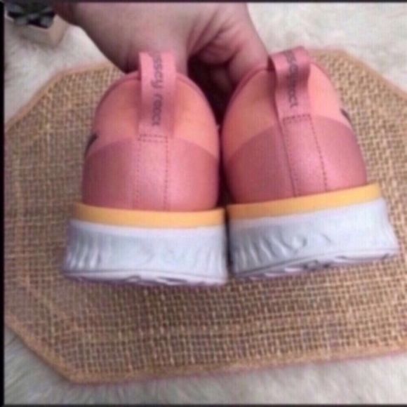 Nike Odyssey React 2 Flyknit Pink Quartz NEW - Picture 11 of 14